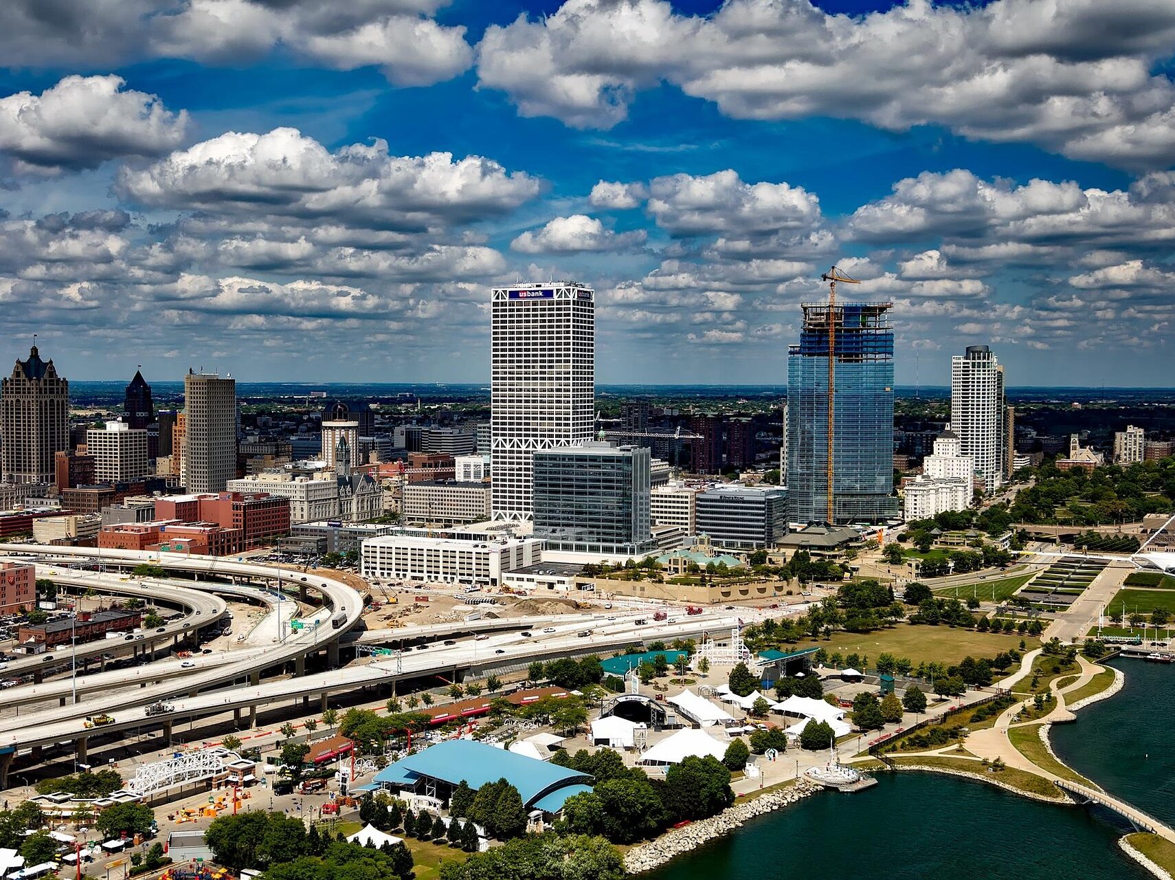 milwaukee wisconsin city urban