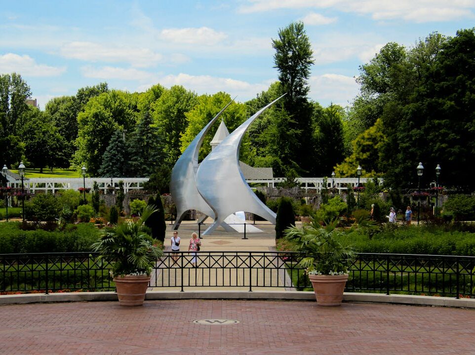 navstar sculpture by stephen canneto at franklin conservatory