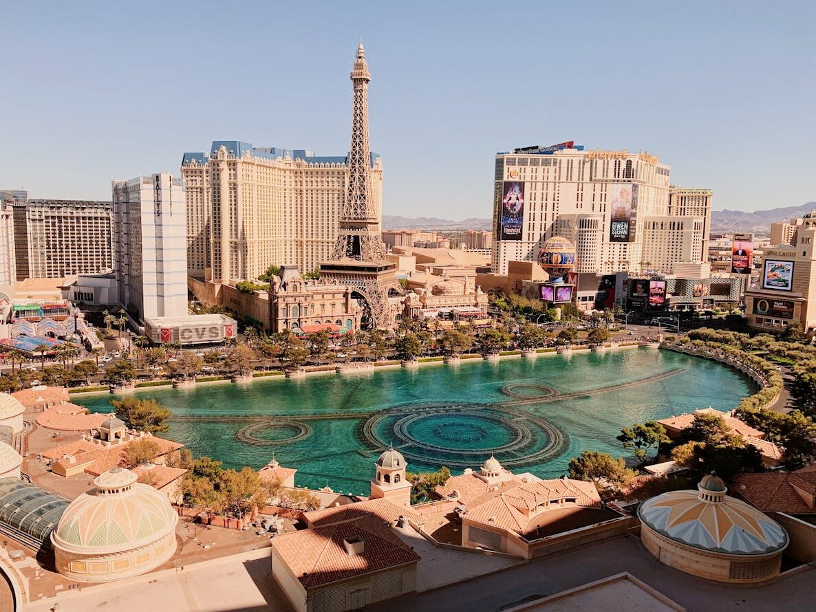 the eiffel tower in las vegas