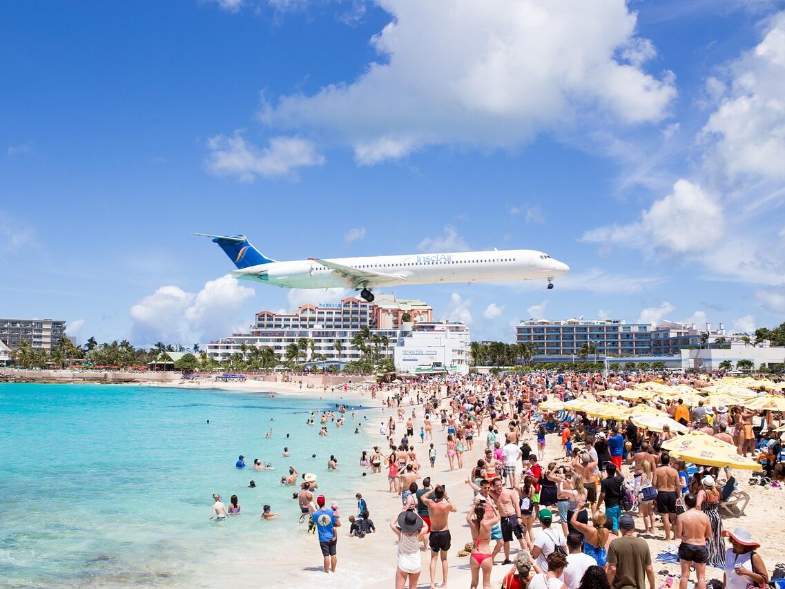 airplane maho beach