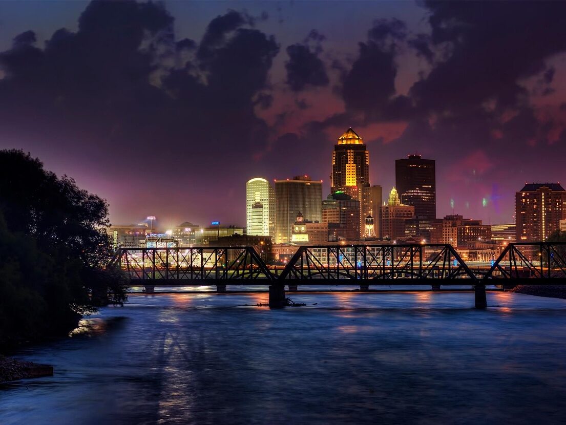 des moines iowa downtown