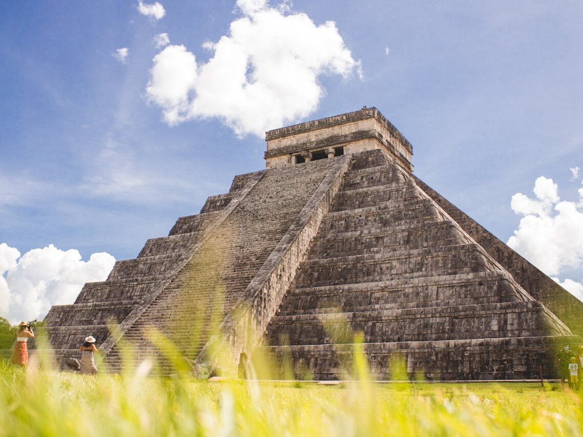 the pyramid in chichen itza